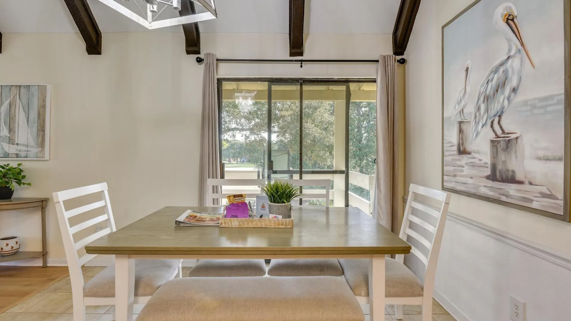 Bright Miramar Beach Condo - Walk To Beach! 데스틴 아파트